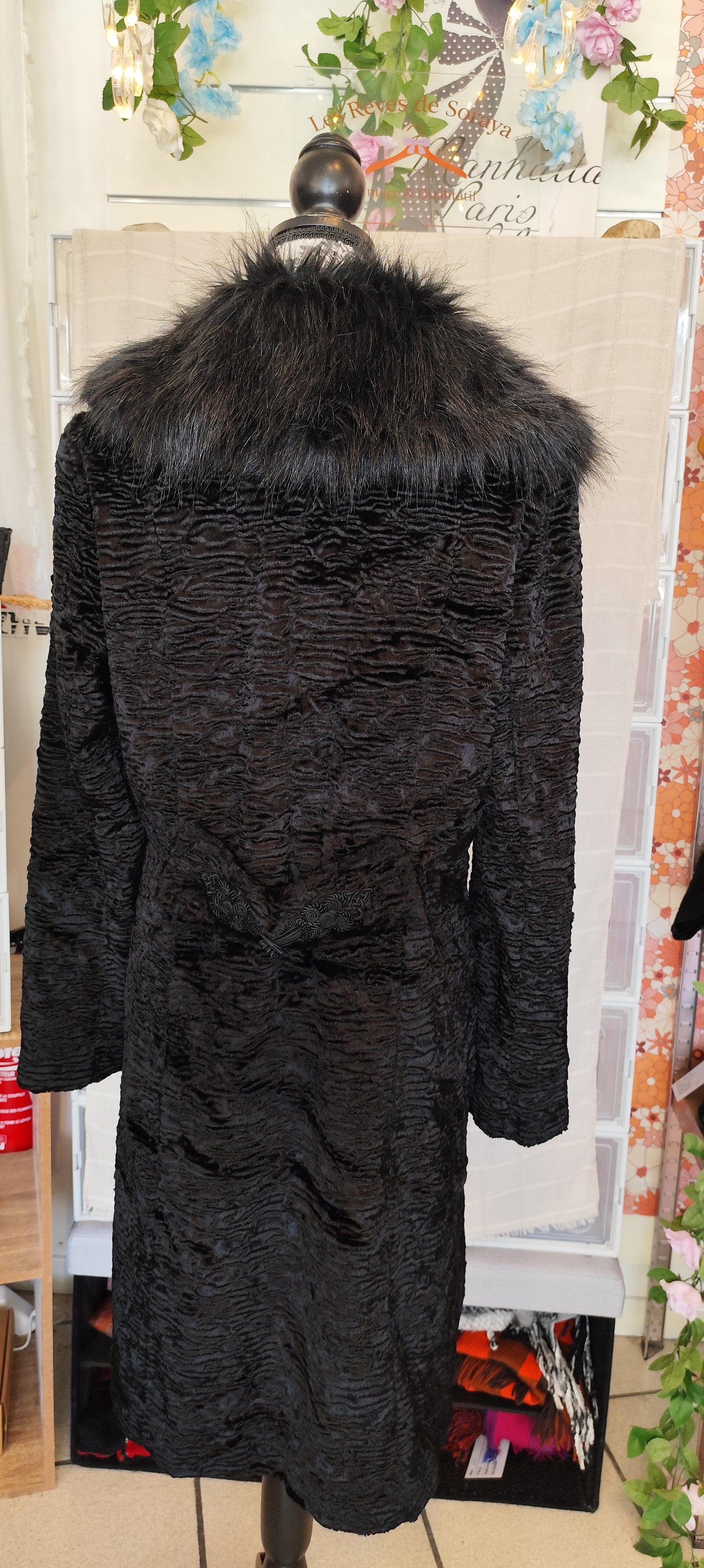 Manteau Et dieu créa la femme
