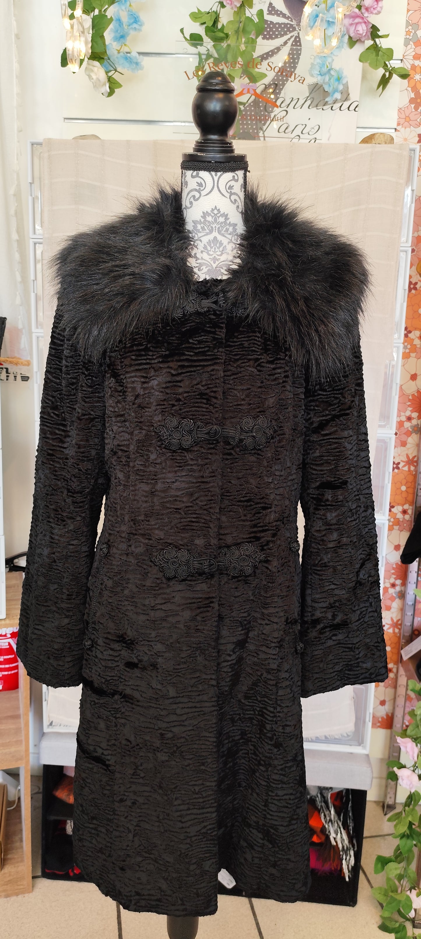 Manteau Et dieu créa la femme