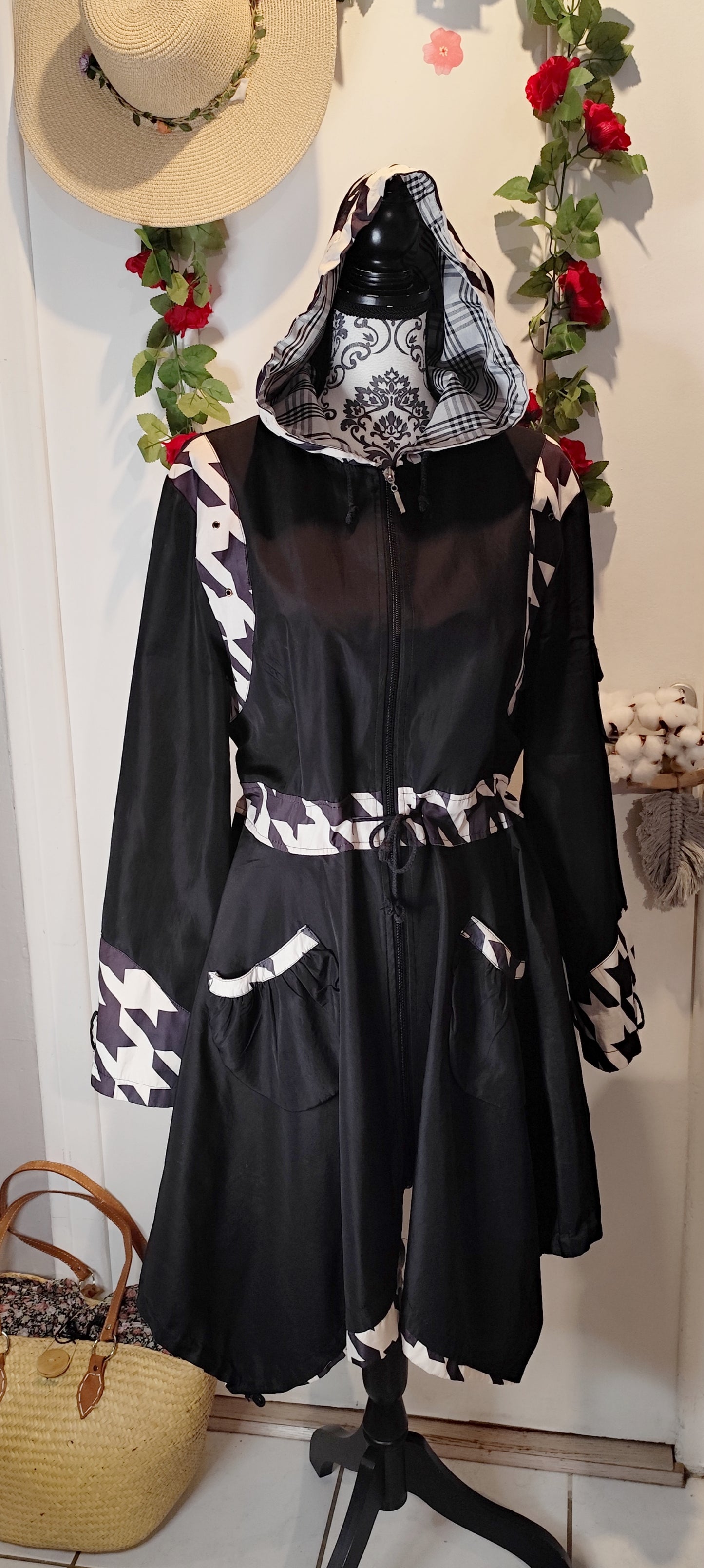 Trench imperméable cintré à capuche