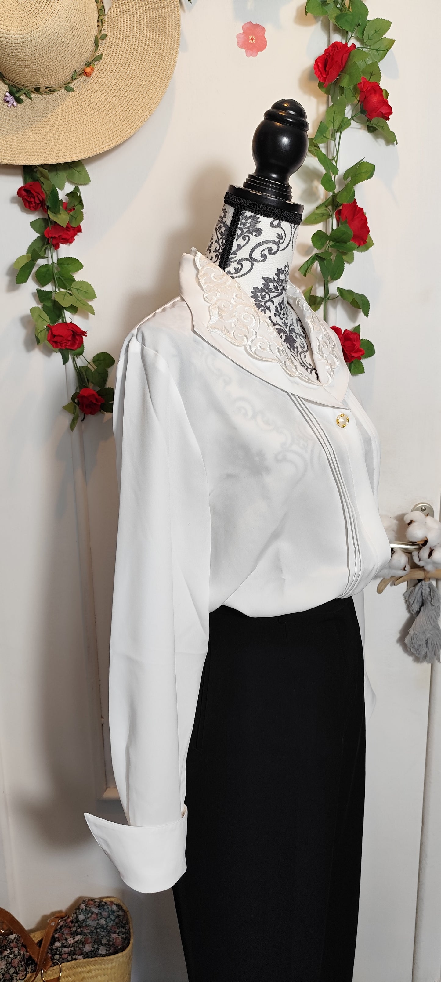 Chemise blanche à double col en dentelle