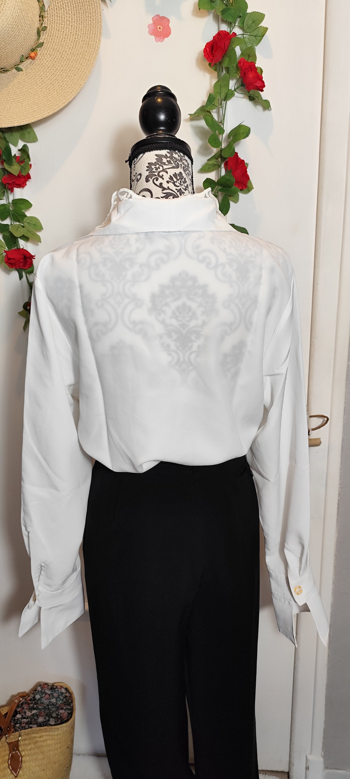 Chemise blanche à double col en dentelle