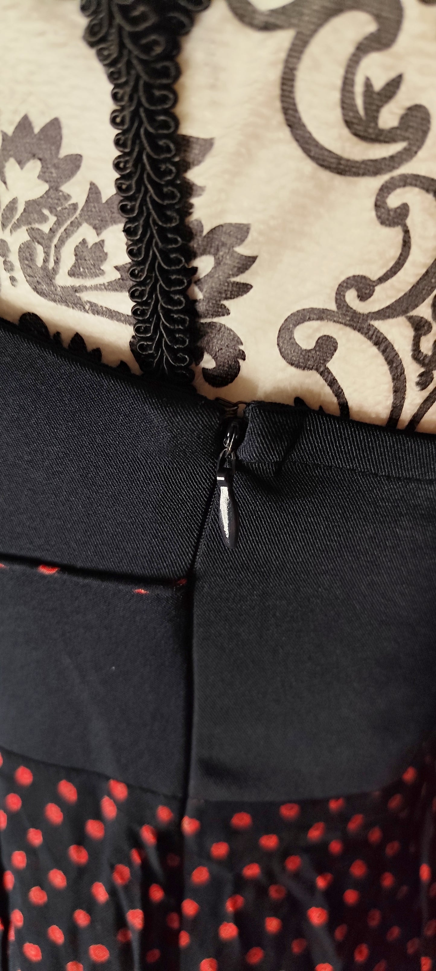 Robe à pois bustier structuré