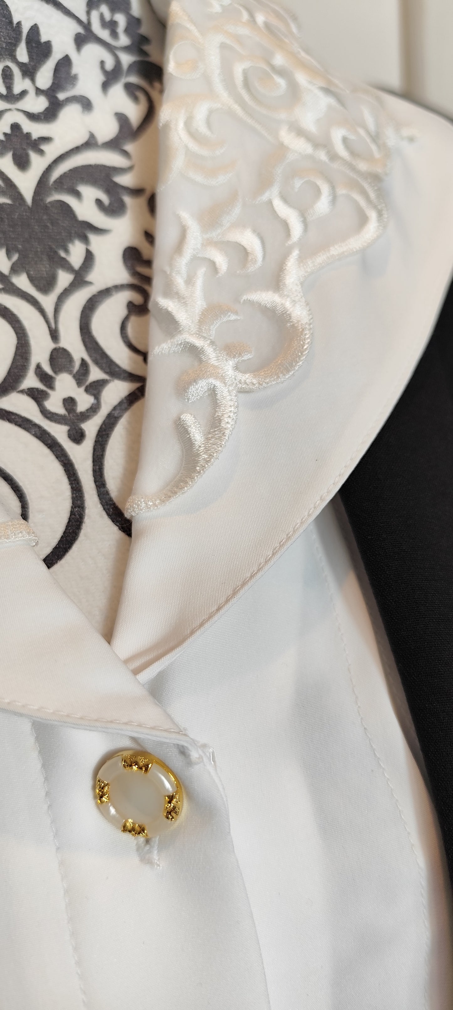 Chemise blanche à double col en dentelle
