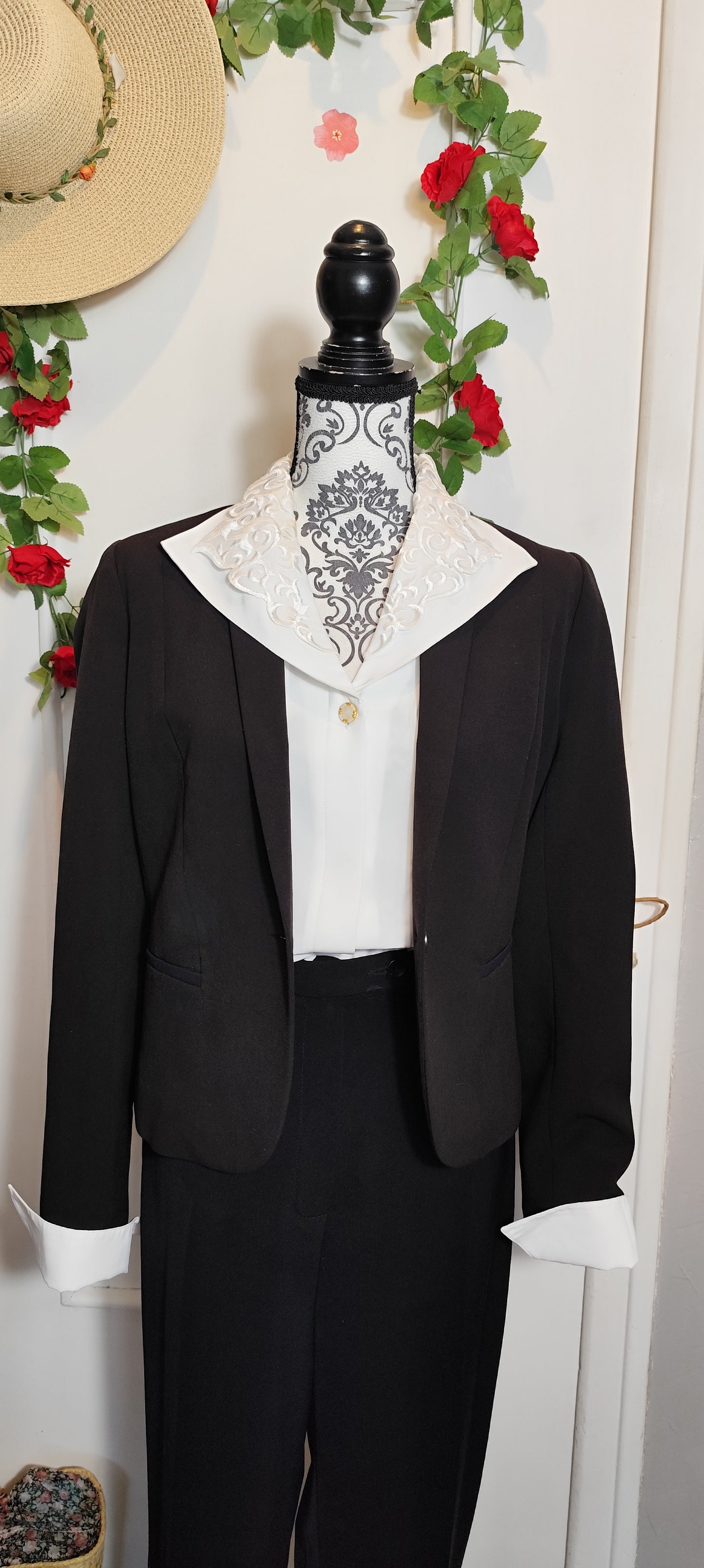 Chemise blanche à double col en dentelle