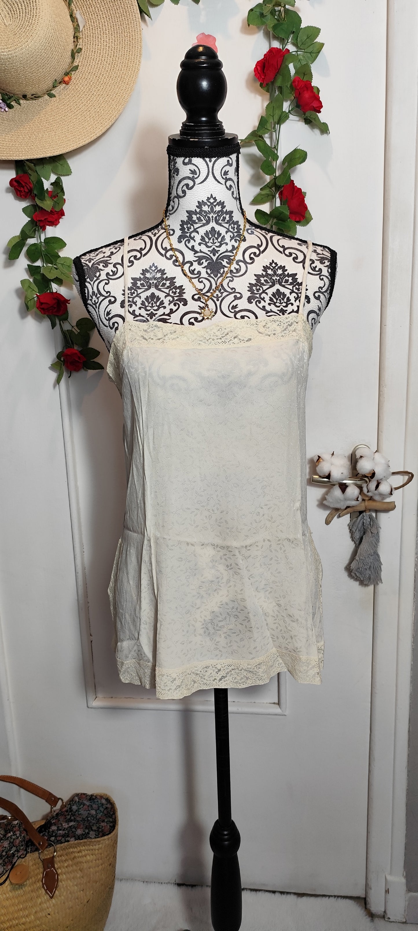 Caraco en soie et dentelle